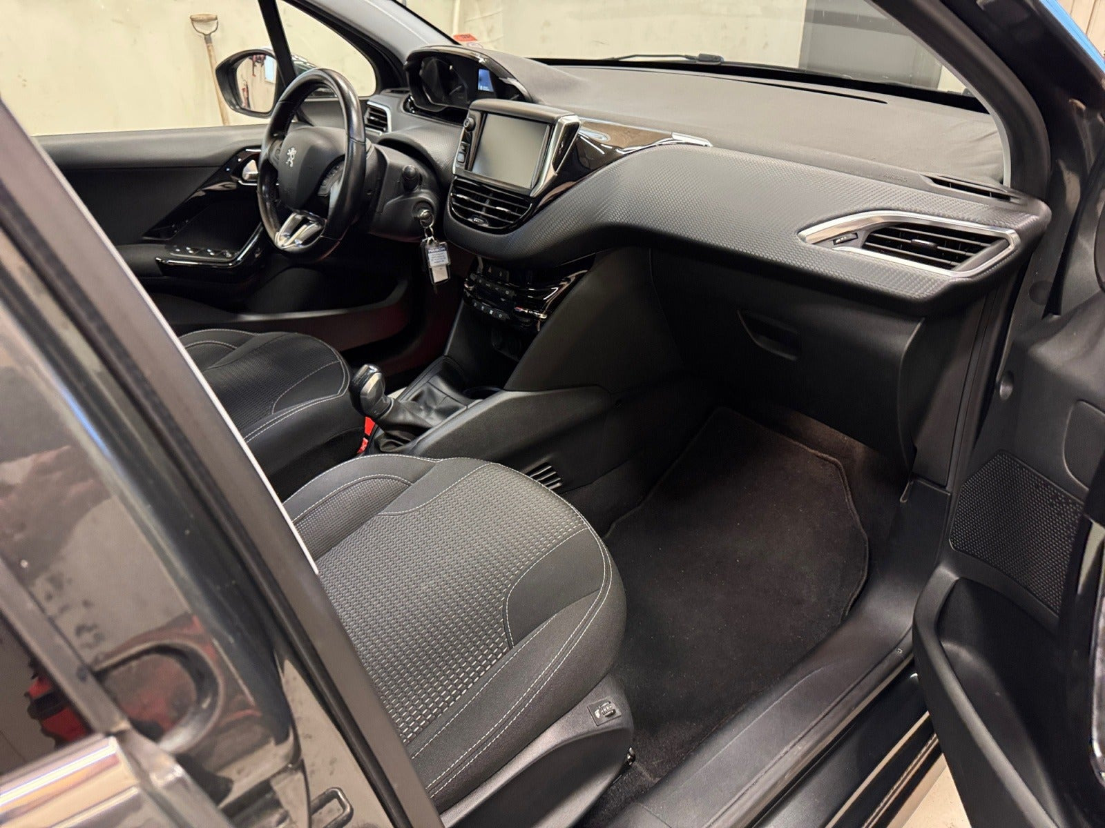 Sort Peugeot 208 fra 2017