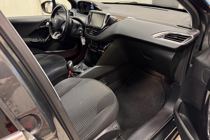 Sort Peugeot 208 fra 2017