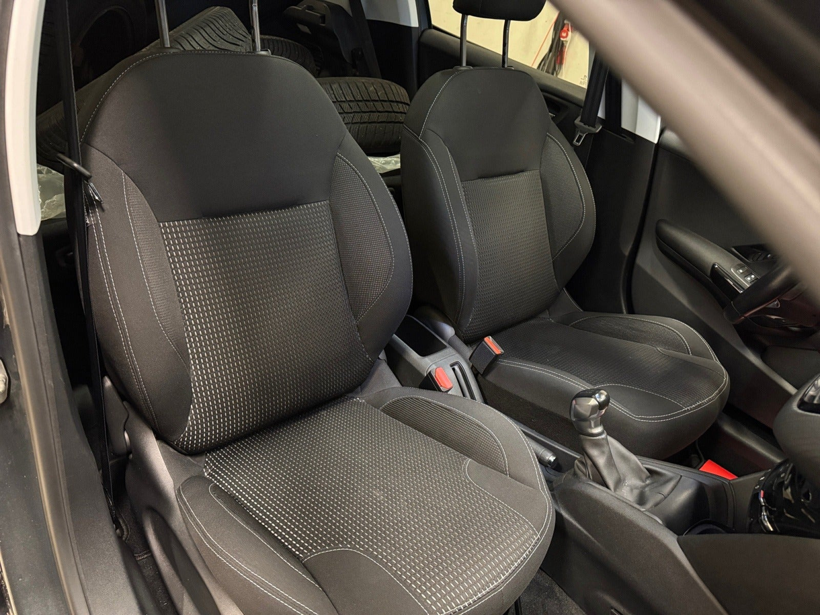 Sort Peugeot 208 fra 2017