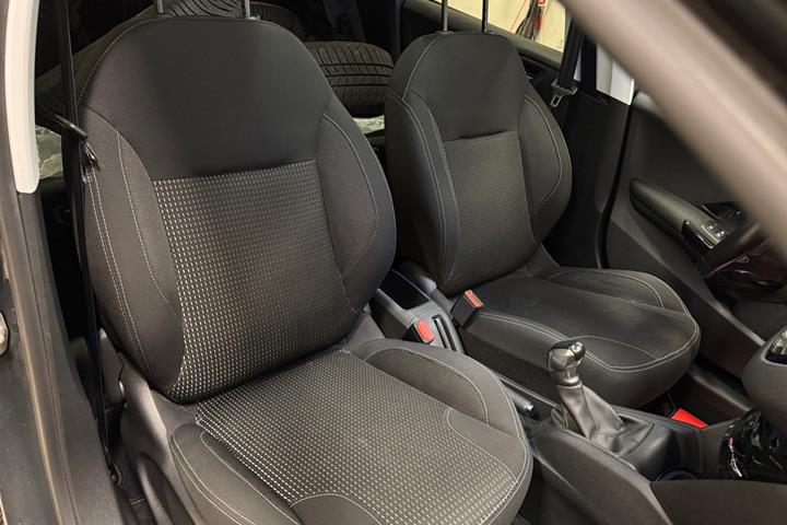 Sort Peugeot 208 fra 2017