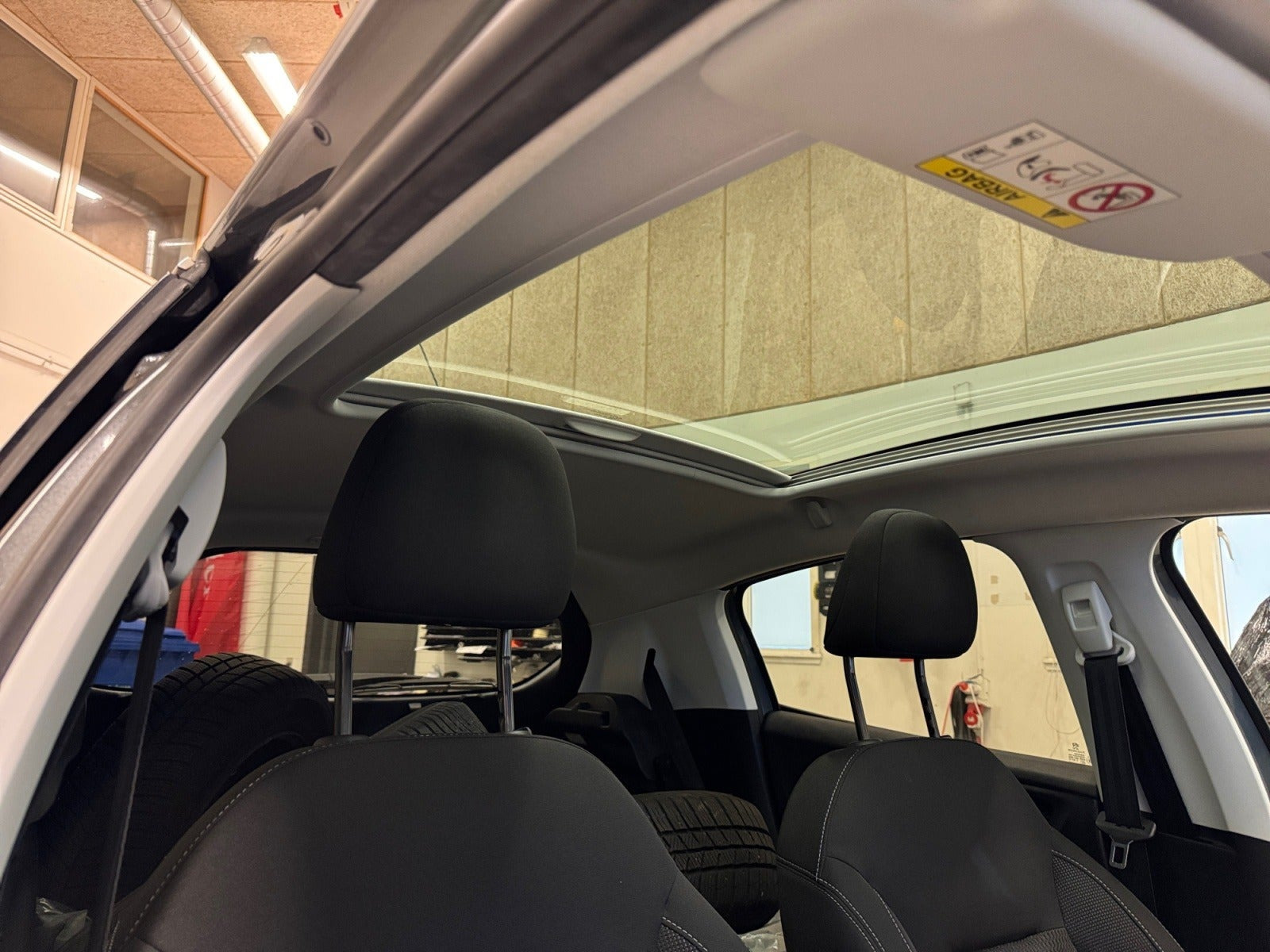 Sort Peugeot 208 fra 2017