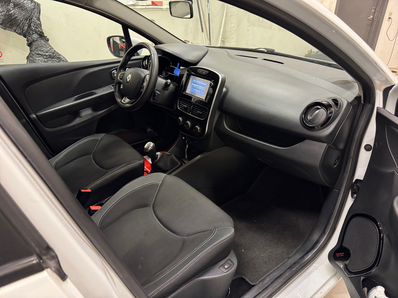 Hvid Renault Clio IV fra 2018