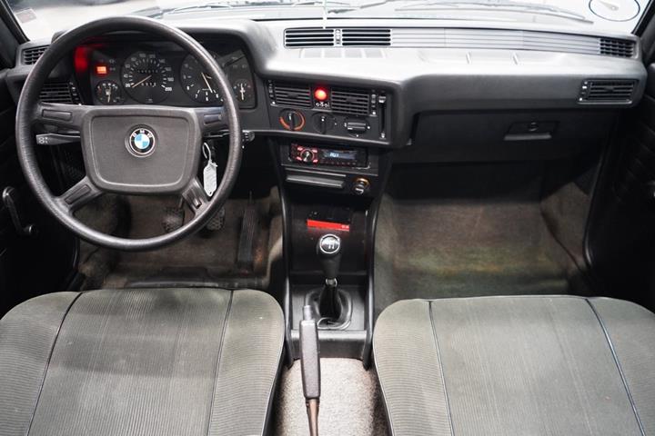 Grøn BMW 315 fra 1983
