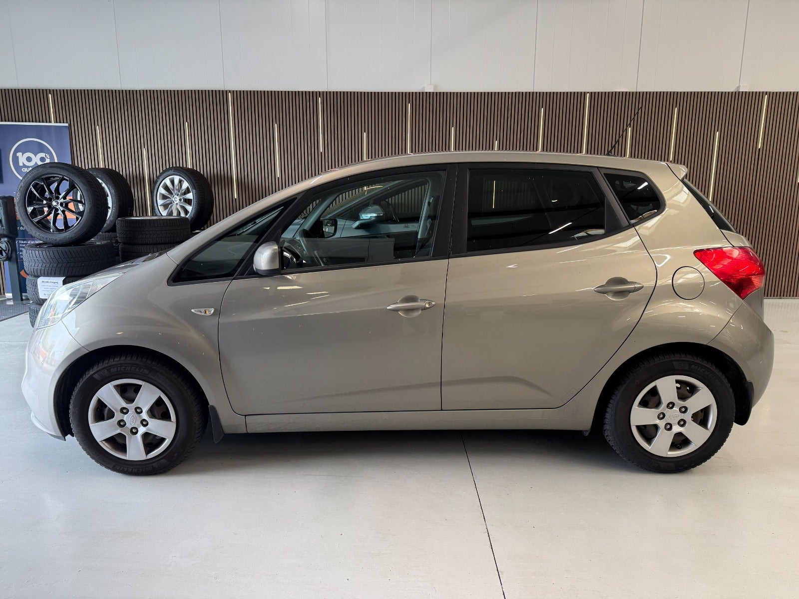 Orange Kia Venga fra 2016