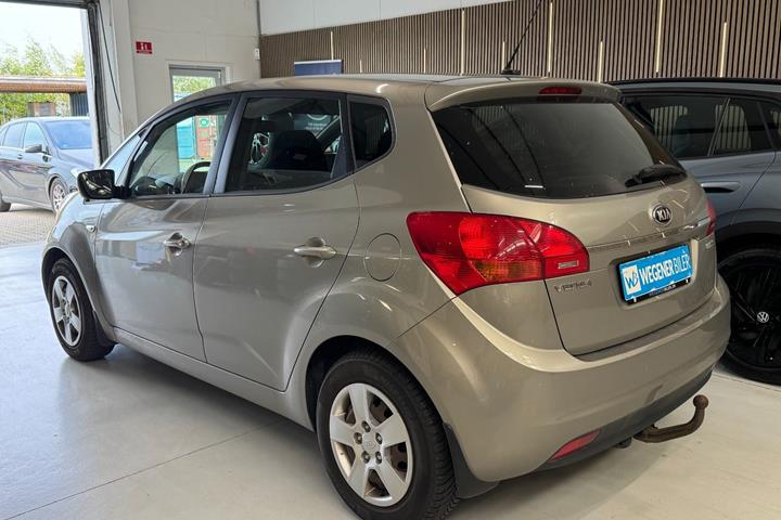 Orange Kia Venga fra 2016