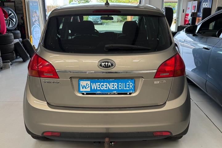 Orange Kia Venga fra 2016