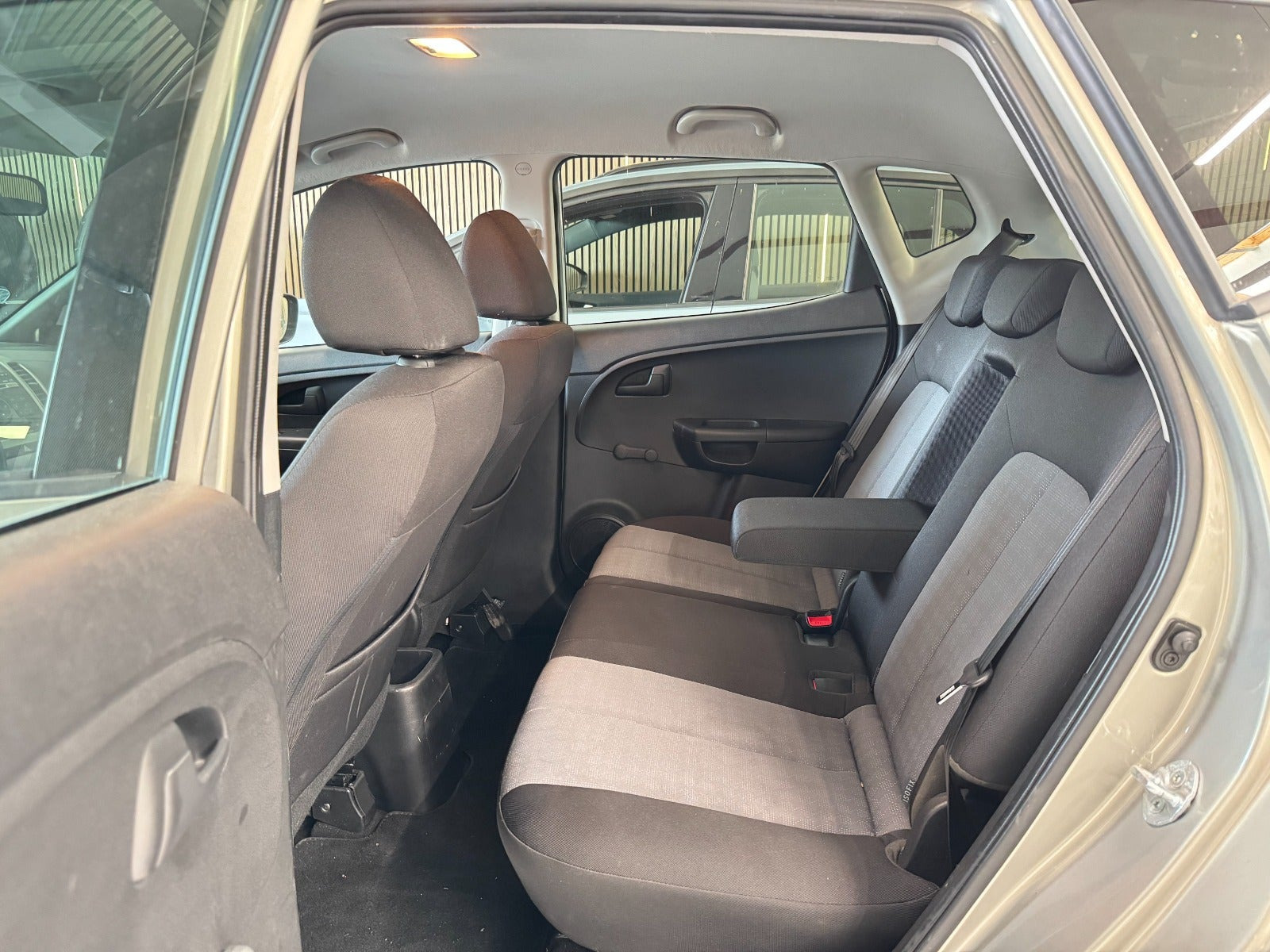 Orange Kia Venga fra 2016