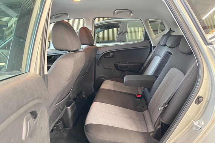 Orange Kia Venga fra 2016