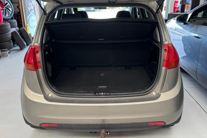Orange Kia Venga fra 2016