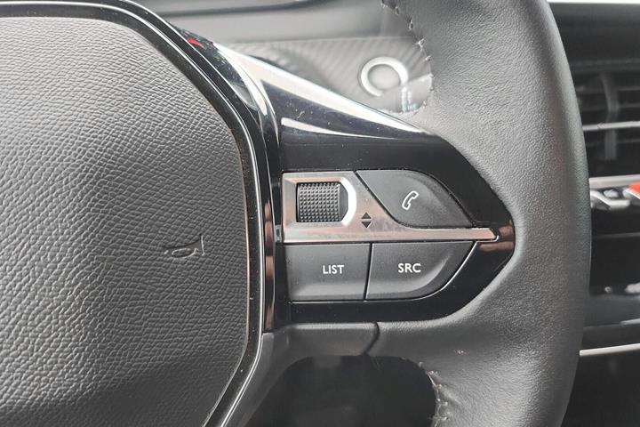 Hvid Peugeot e-208 fra 2023