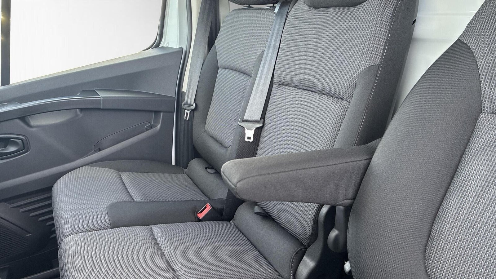 Hvid Renault Trafic fra 2025