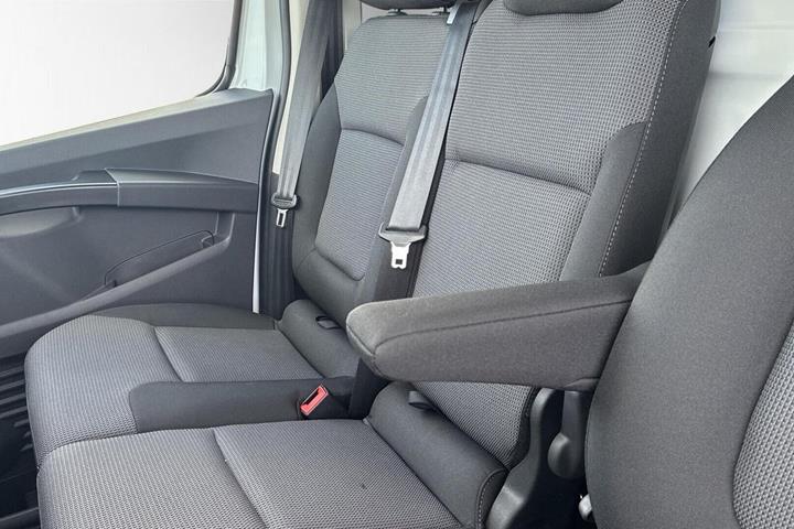 Hvid Renault Trafic fra 2025