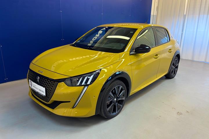 Gul Peugeot e-208 fra 2023