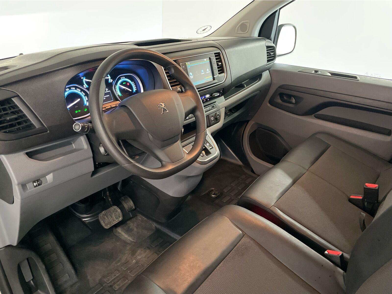 Hvid Peugeot e-Expert fra 2021