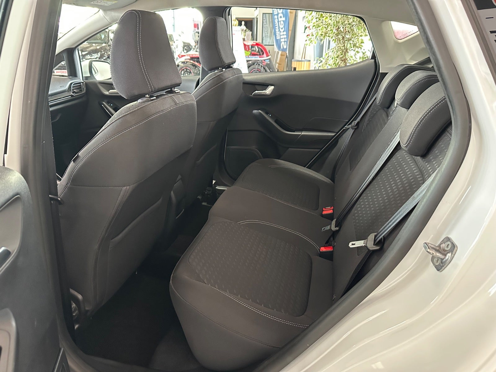 Hvid Ford Fiesta fra 2021