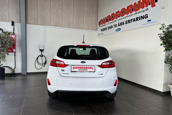 Hvid Ford Fiesta fra 2021
