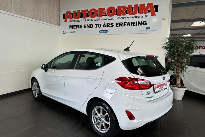 Hvid Ford Fiesta fra 2021