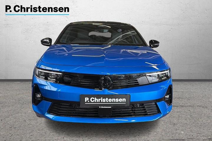 Blå Opel Astra-e fra 2023