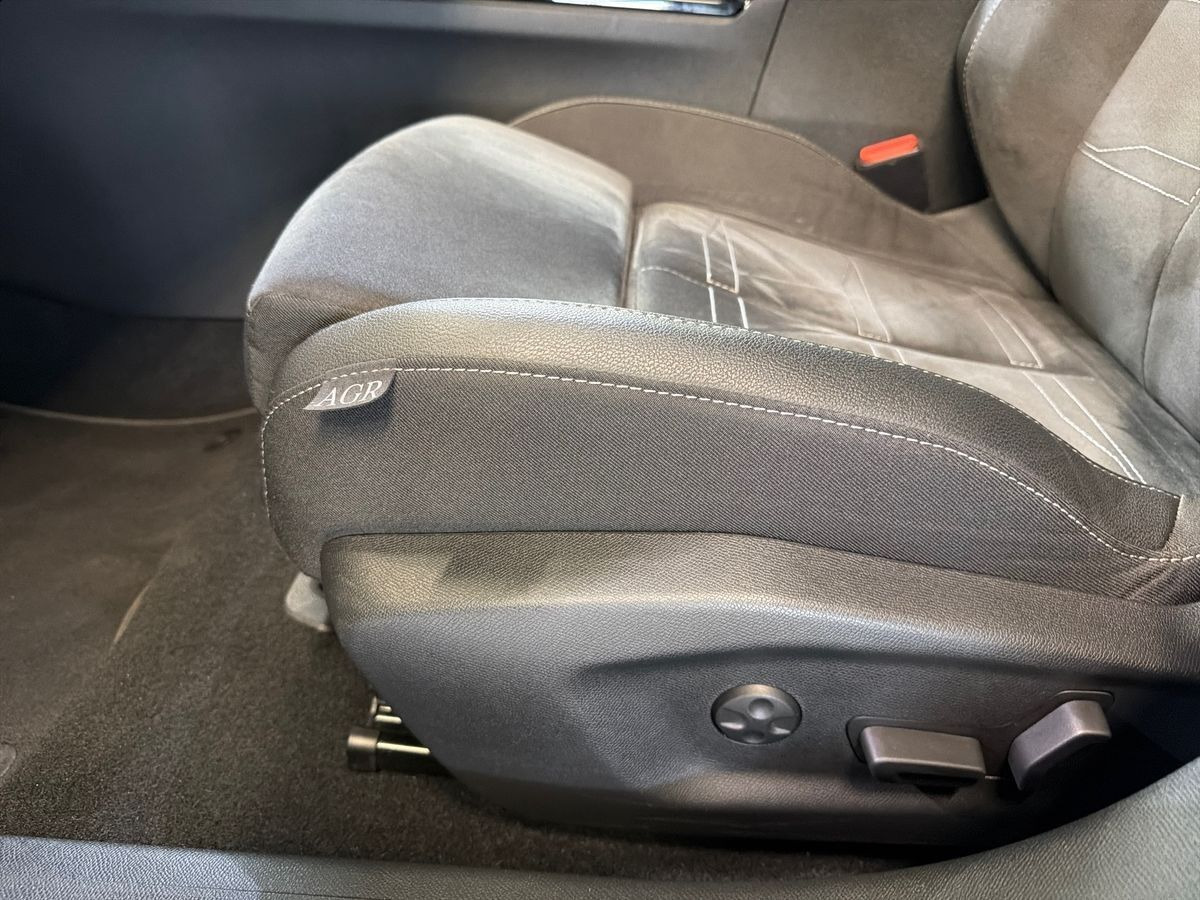 Blå Opel Astra-e fra 2023