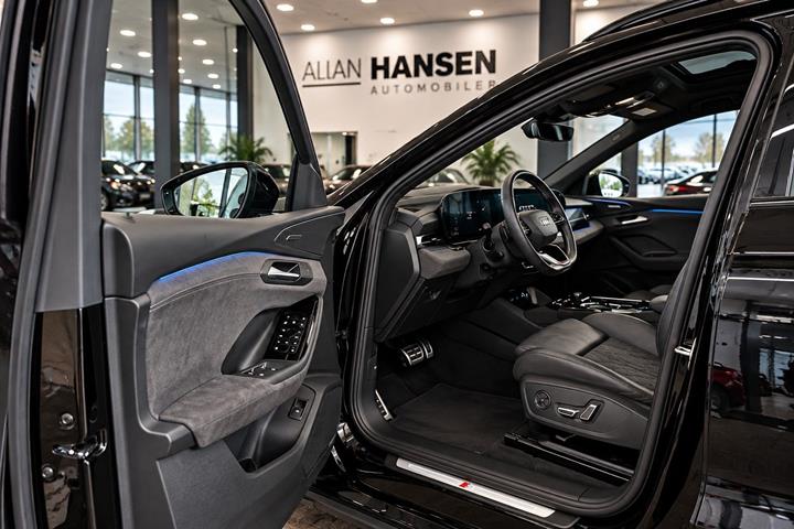 Sort Audi Q6 e-tron fra 2024