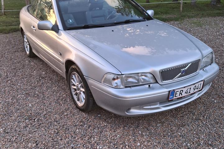 Sølv Volvo C70 fra 2001