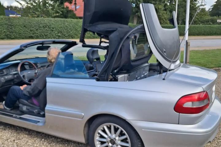 Sølv Volvo C70 fra 2001