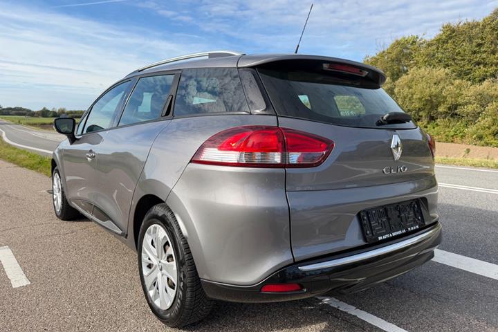 Grå Renault Clio IV fra 2017