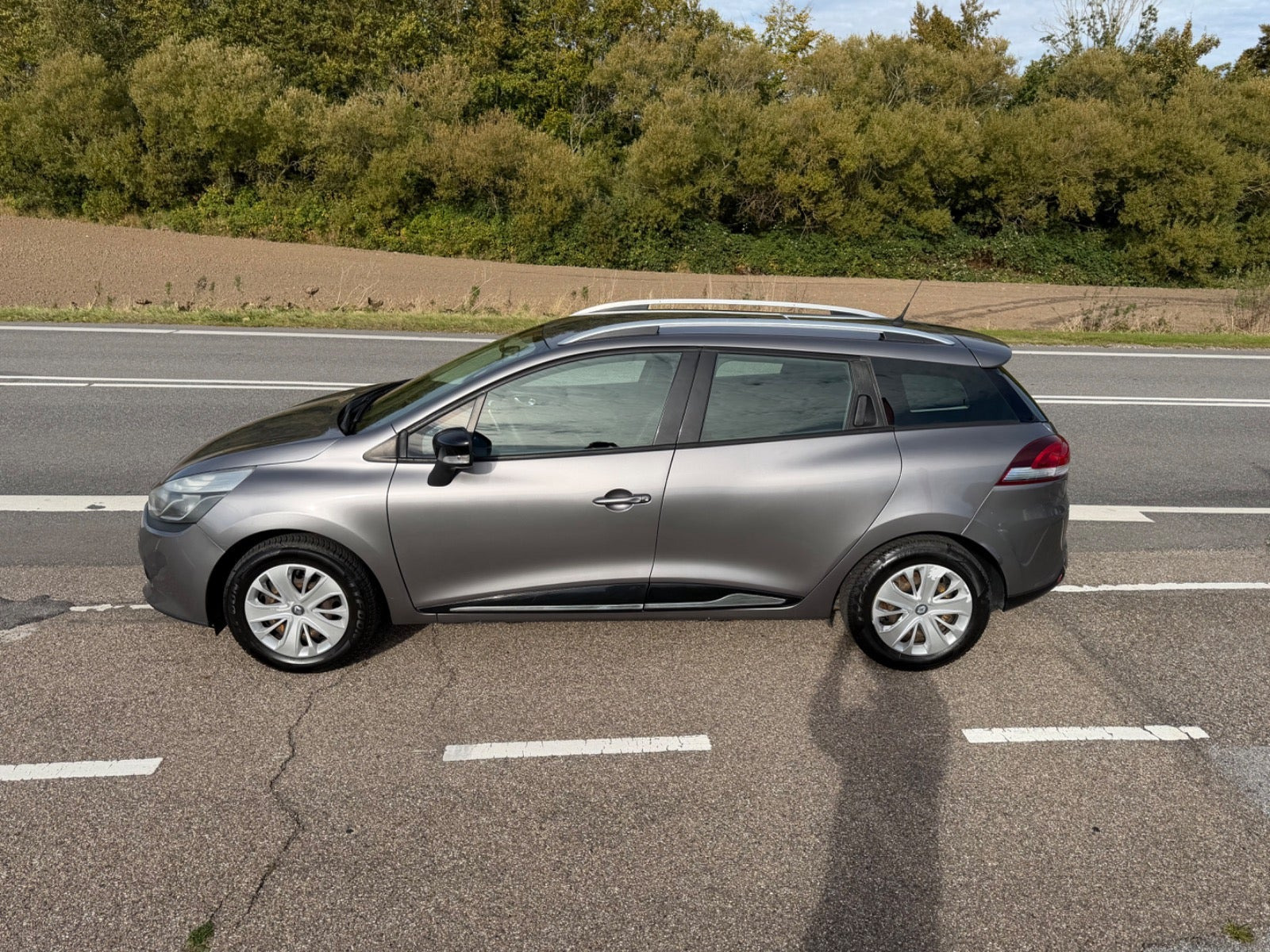 Grå Renault Clio IV fra 2017