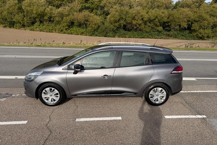 Grå Renault Clio IV fra 2017