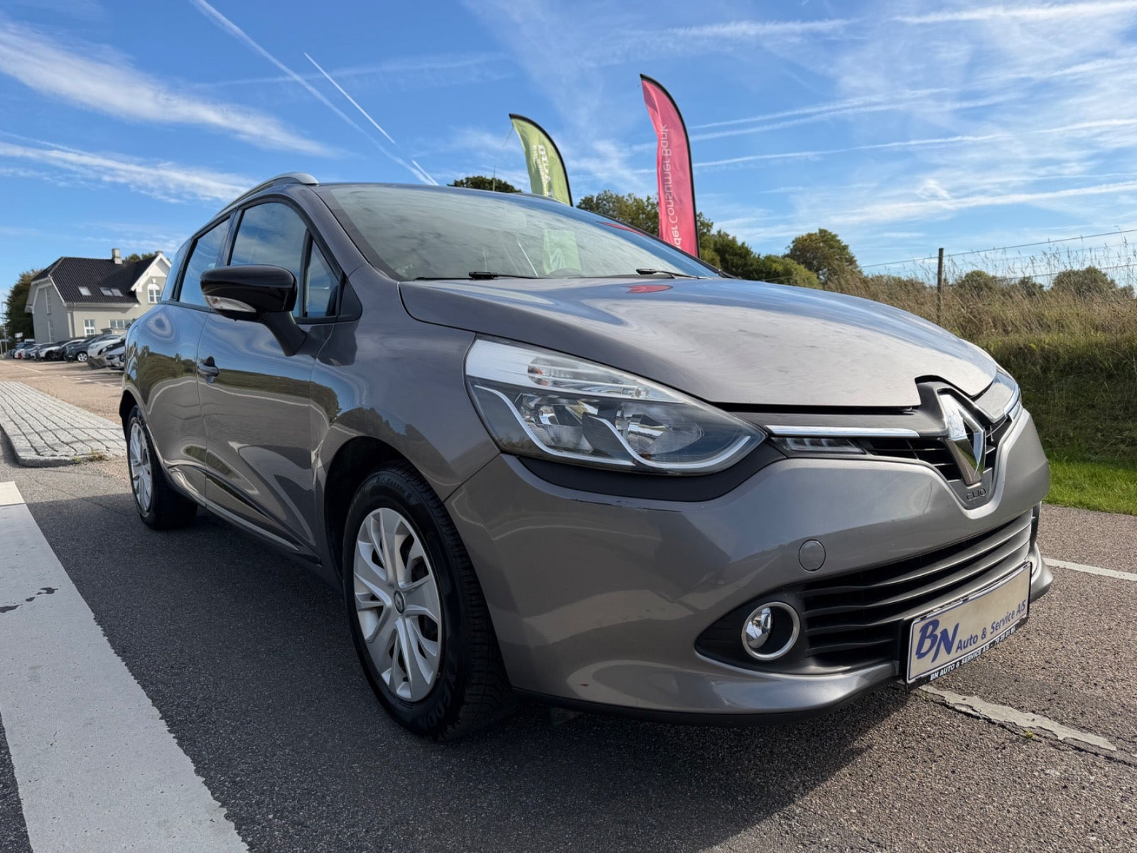 Grå Renault Clio IV fra 2017