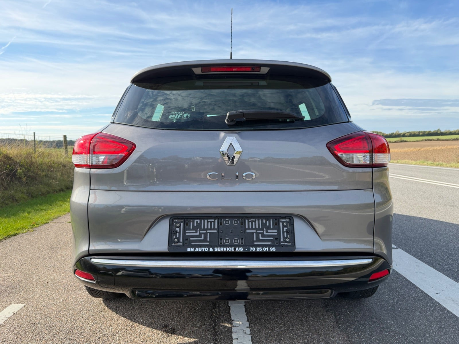 Grå Renault Clio IV fra 2017