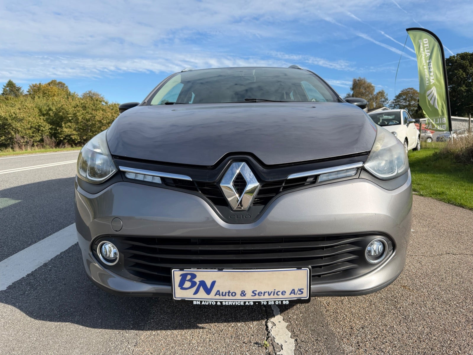 Grå Renault Clio IV fra 2017