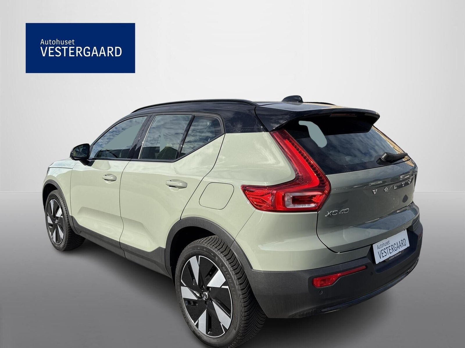 Grøn Volvo XC40 fra 2024
