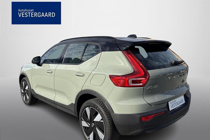 Grøn Volvo XC40 fra 2024