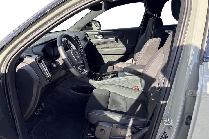 Grøn Volvo XC40 fra 2024