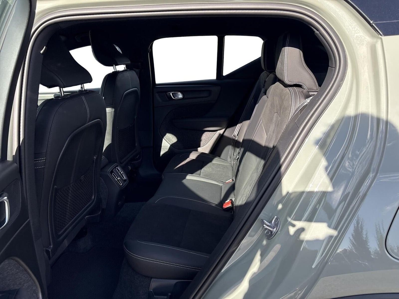 Grøn Volvo XC40 fra 2024