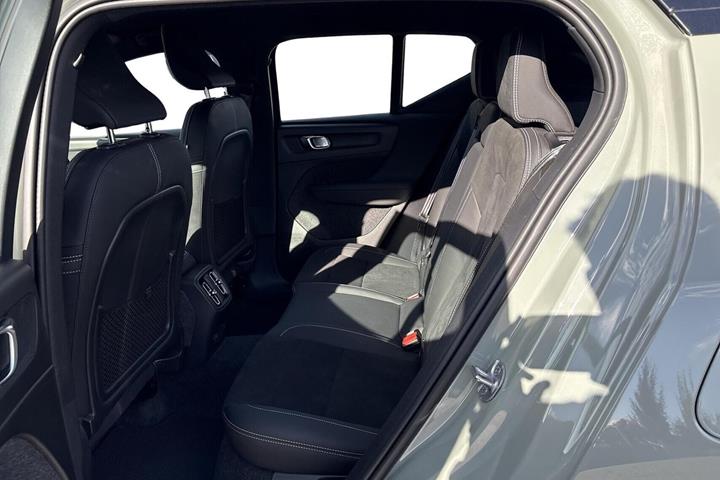 Grøn Volvo XC40 fra 2024