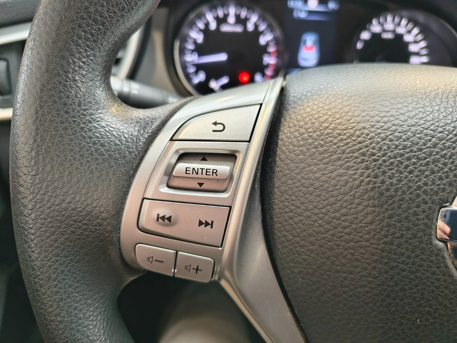 Grå Nissan Qashqai fra 2016