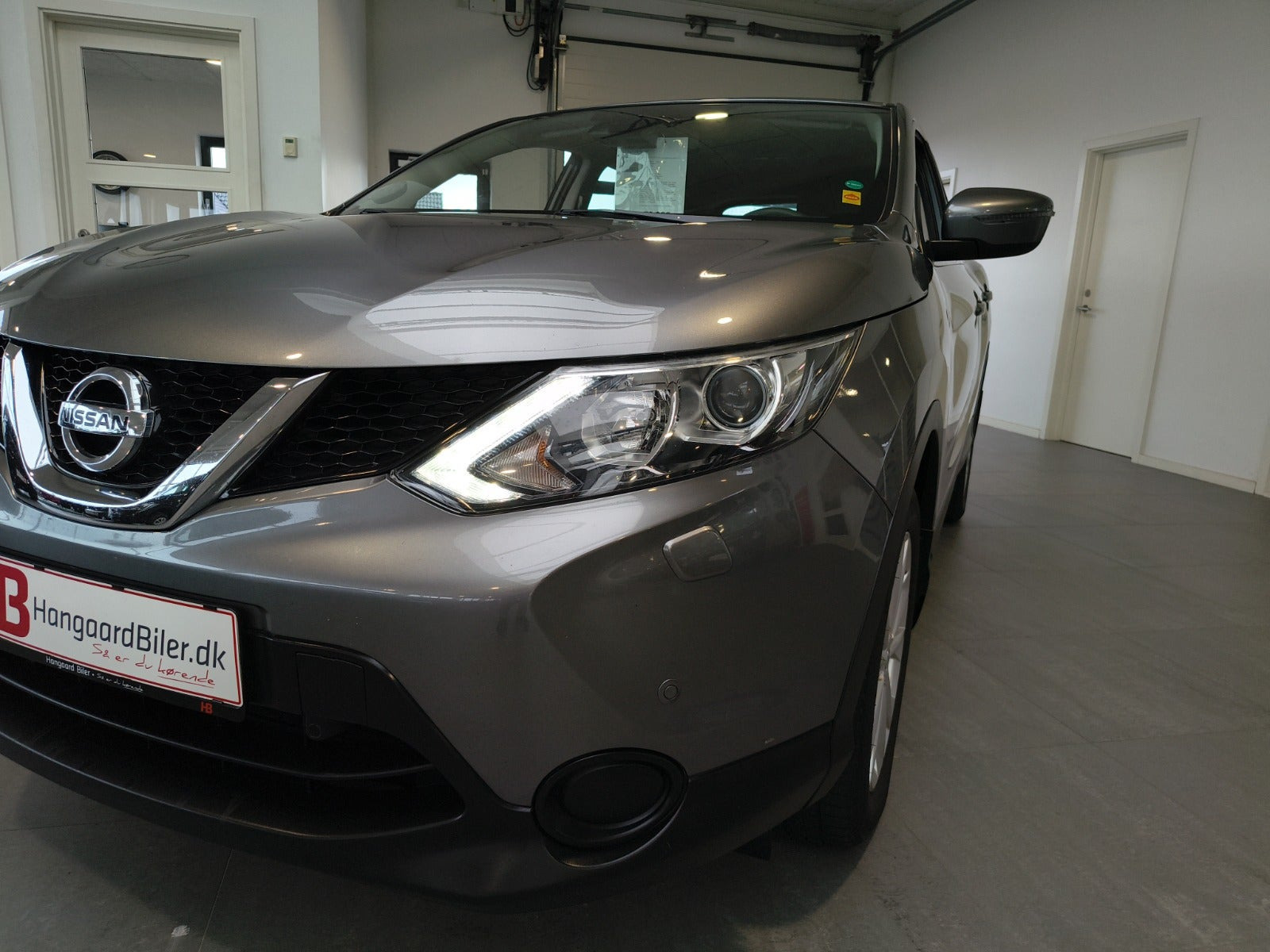 Grå Nissan Qashqai fra 2016