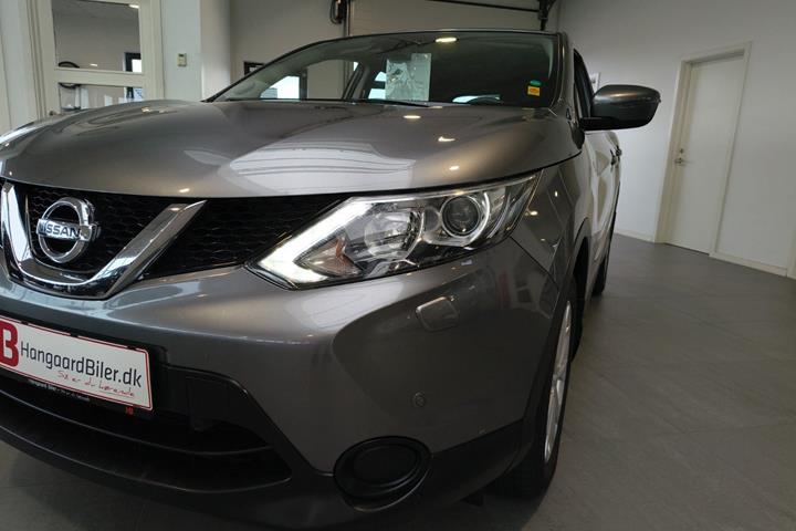 Grå Nissan Qashqai fra 2016