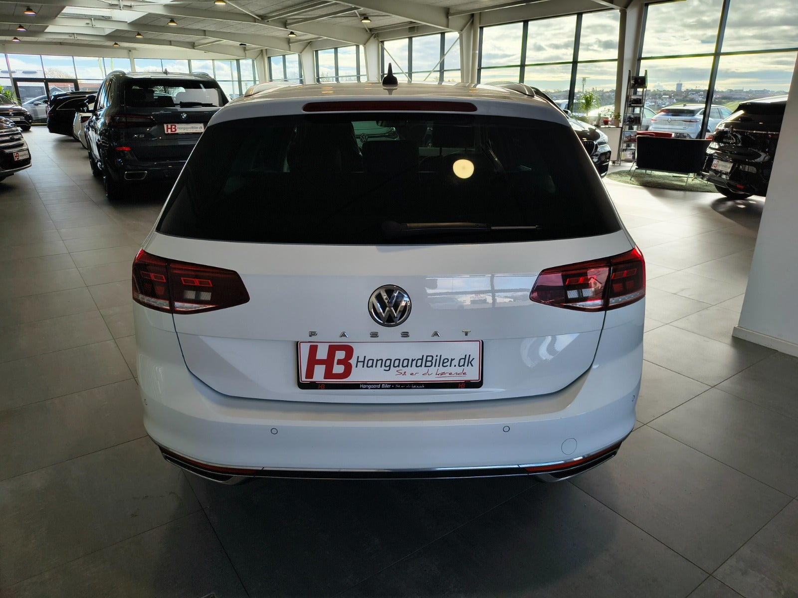 Hvid VW Passat fra 2020