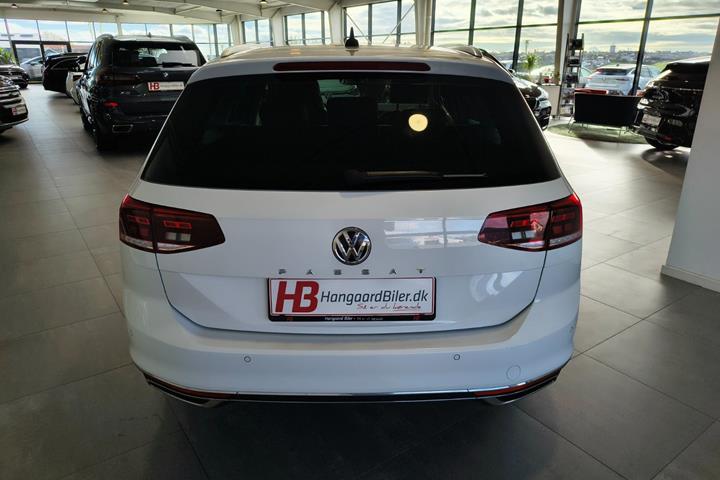Hvid VW Passat fra 2020