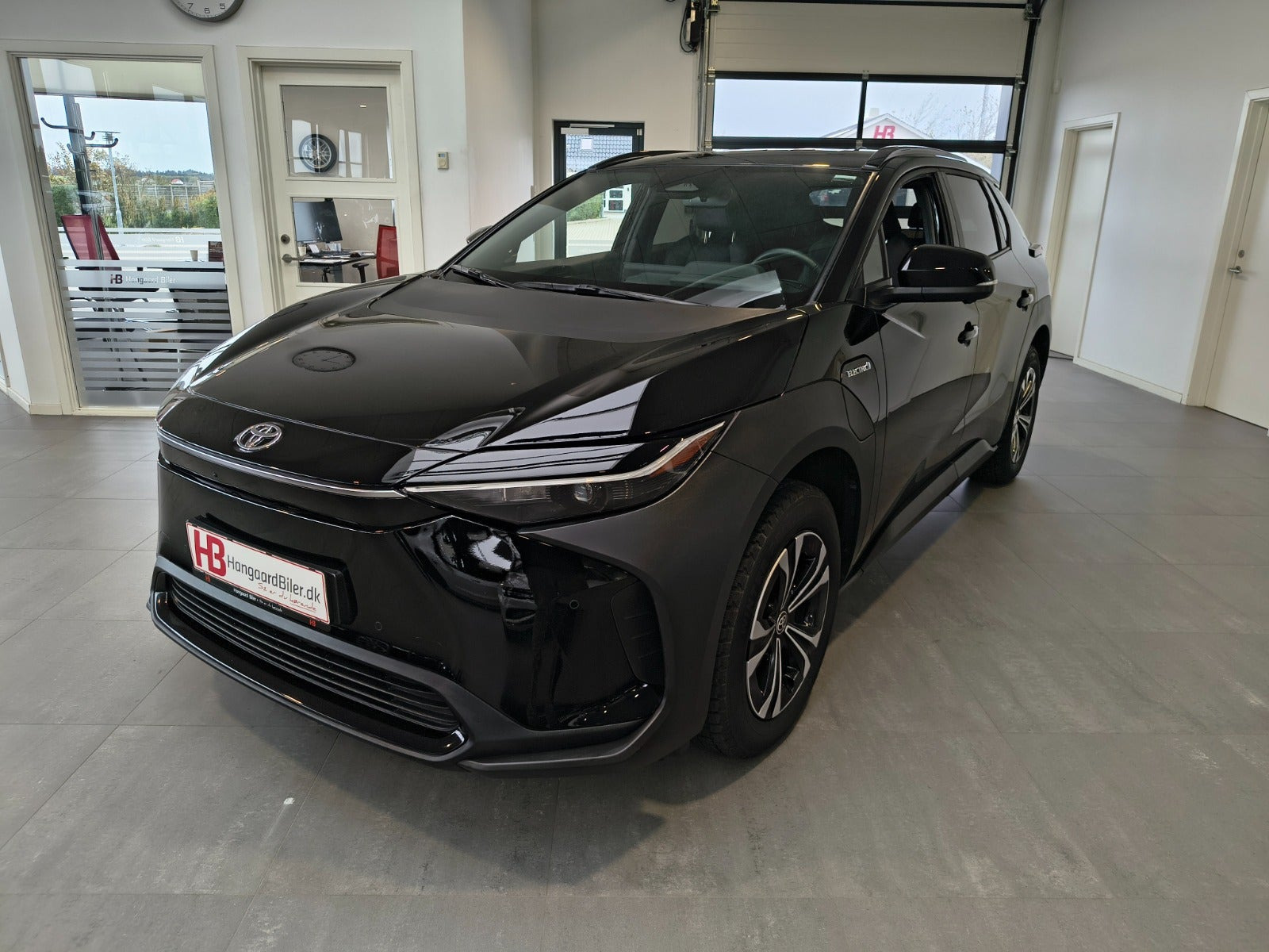 Sort Toyota BZ4X fra 2023