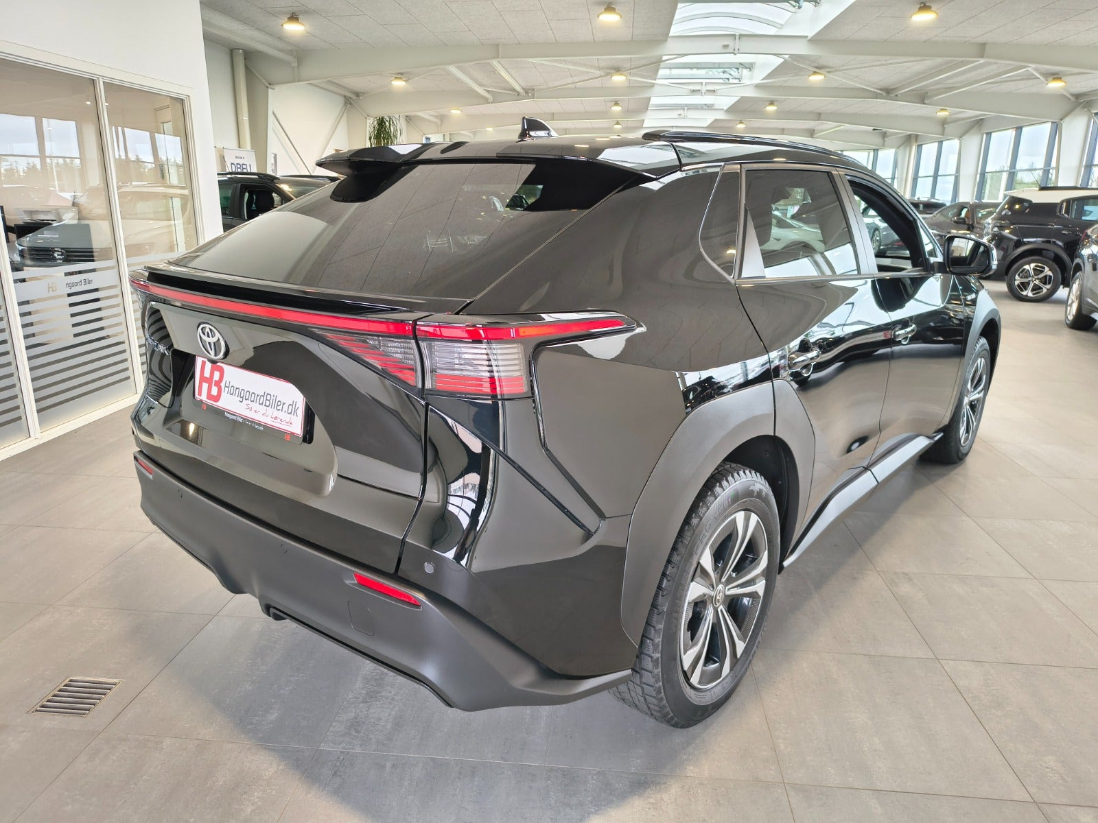 Sort Toyota BZ4X fra 2023