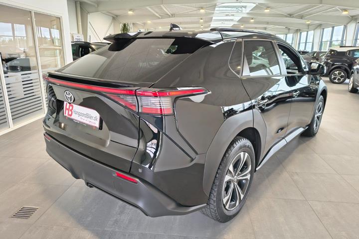 Sort Toyota BZ4X fra 2023