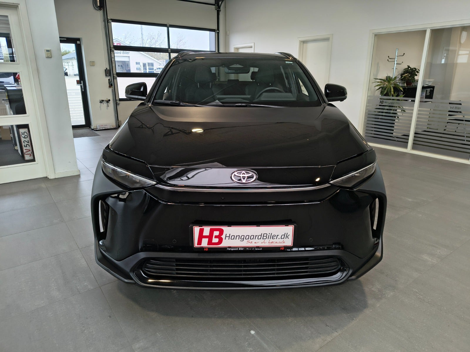 Sort Toyota BZ4X fra 2023