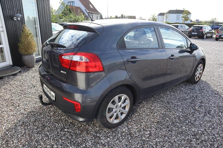 Blå Kia Rio fra 2015