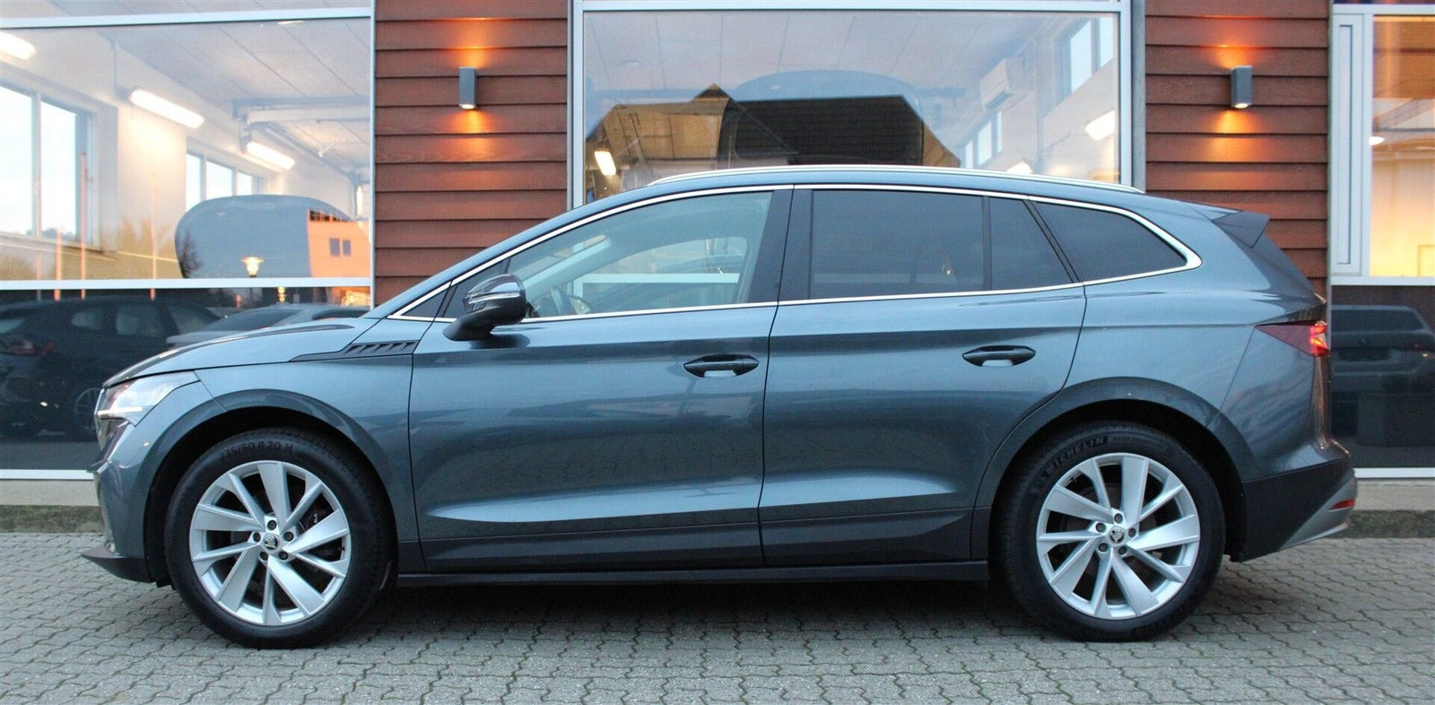 Grå Skoda Enyaq fra 2022