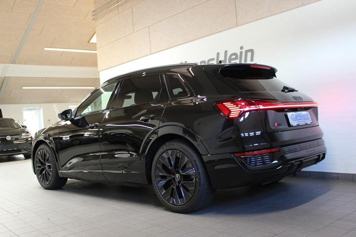 Sort Audi Q8 e-tron fra 2024