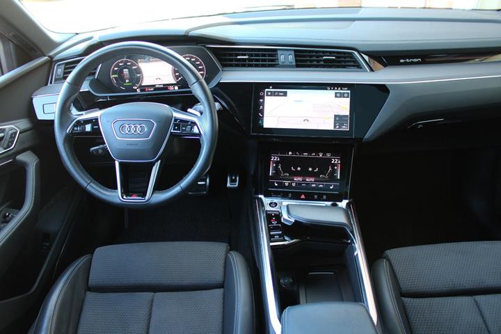 Sort Audi Q8 e-tron fra 2024